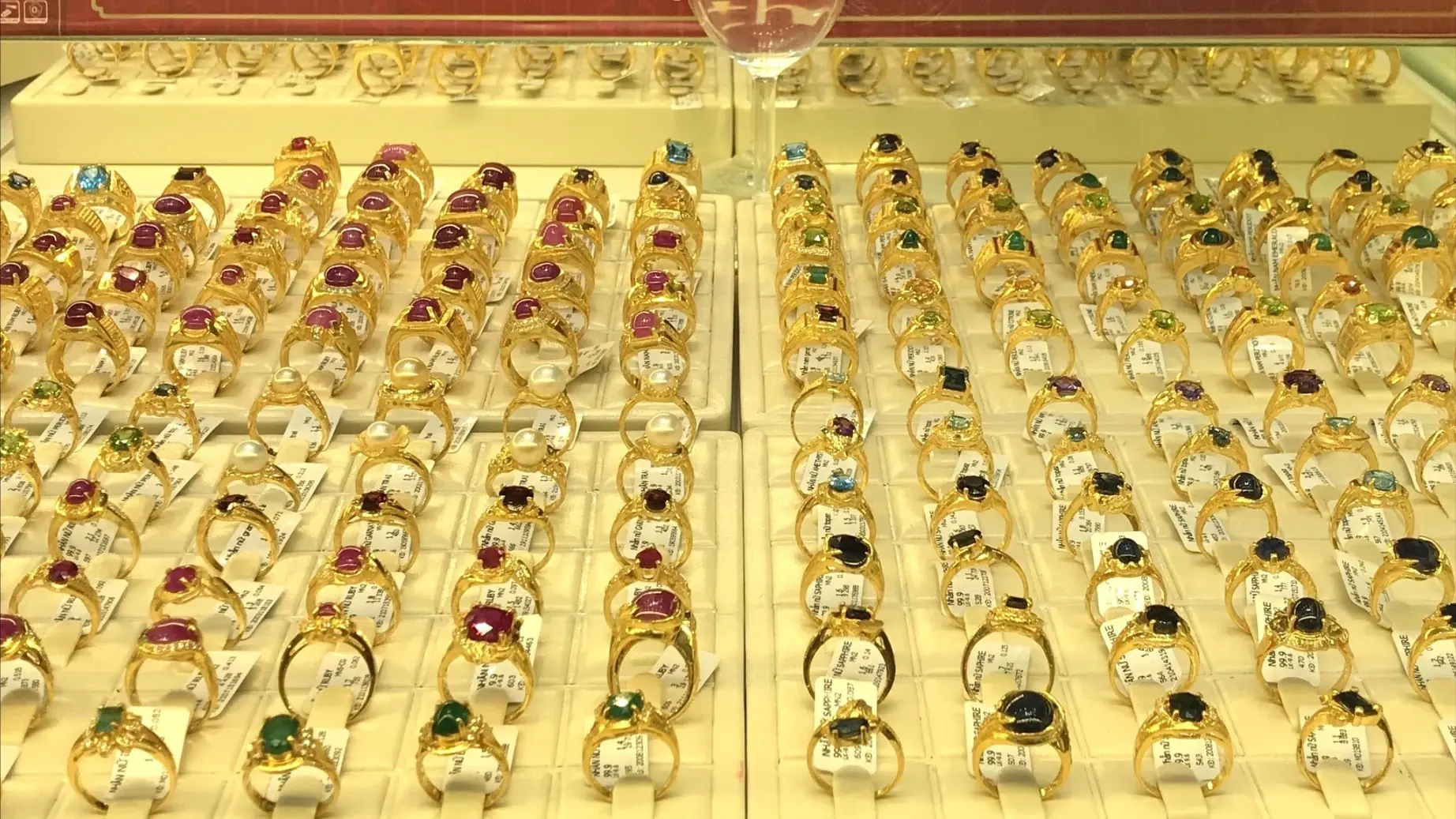 Giá vàng tăng tiếp 1,8 triệu đồng/lượng, chạm đỉnh 3 tuần